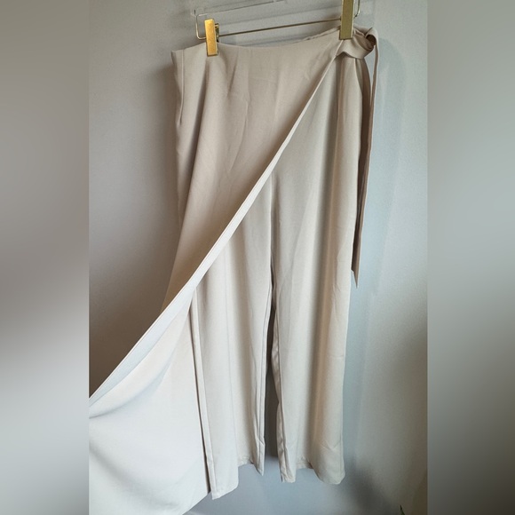 Veiled Collection Chic Cream Wide Leg Pants - Picture 3 of 9